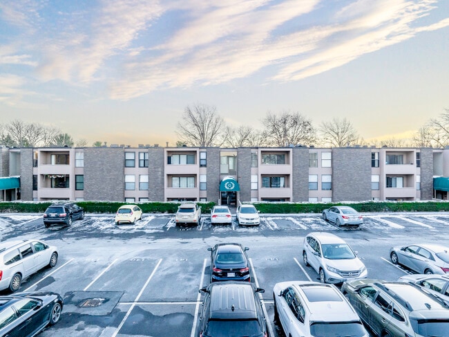 The Green at Shrewsbury in Shrewsbury, MA - Foto de edificio - Building Photo