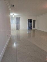 19740 Cypress Ct in Hialeah, FL - Foto de edificio - Building Photo