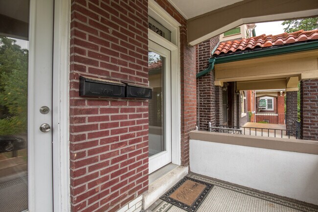 6023 Kingsbury Ave, Unit 2nd Floor in St. Louis, MO - Building Photo - Building Photo