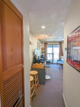 8 Evergreen Sq, Unit 3 in Somerville, MA - Foto de edificio - Building Photo