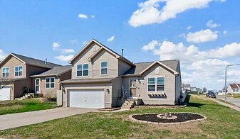 19404 X St in Omaha, NE - Building Photo