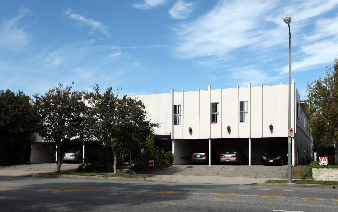 Chatsworth Park Apartments in Granada Hills, CA - Building Photo