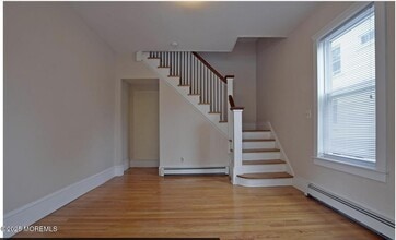 90 Pinckney Rd in Red Bank, NJ - Building Photo - Building Photo