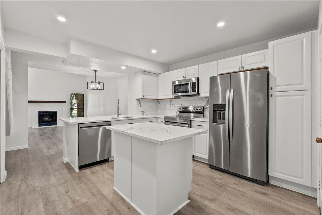 16532 Holly Trail Dr in Houston, TX - Building Photo