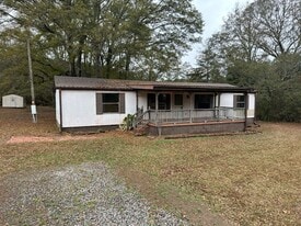98 Alexander Rd in Grantville, GA - Building Photo