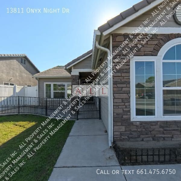 13811 Onyx Night Dr in Bakersfield, CA - Building Photo - Building Photo