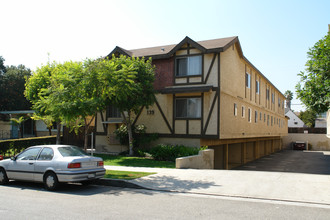 133-139 Carr Dr in Glendale, CA - Building Photo - Building Photo