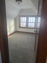 216 S Ash St, Unit 2 in Hobart, IN - Foto de edificio - Building Photo