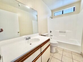 13214 Cordray Ave in Hawthorne, CA - Building Photo - Building Photo