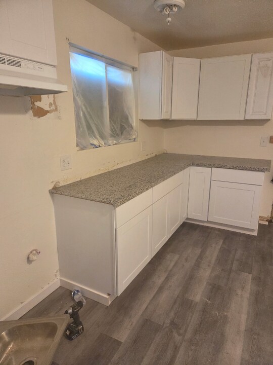 1102 L St in Bakersfield, CA - Building Photo