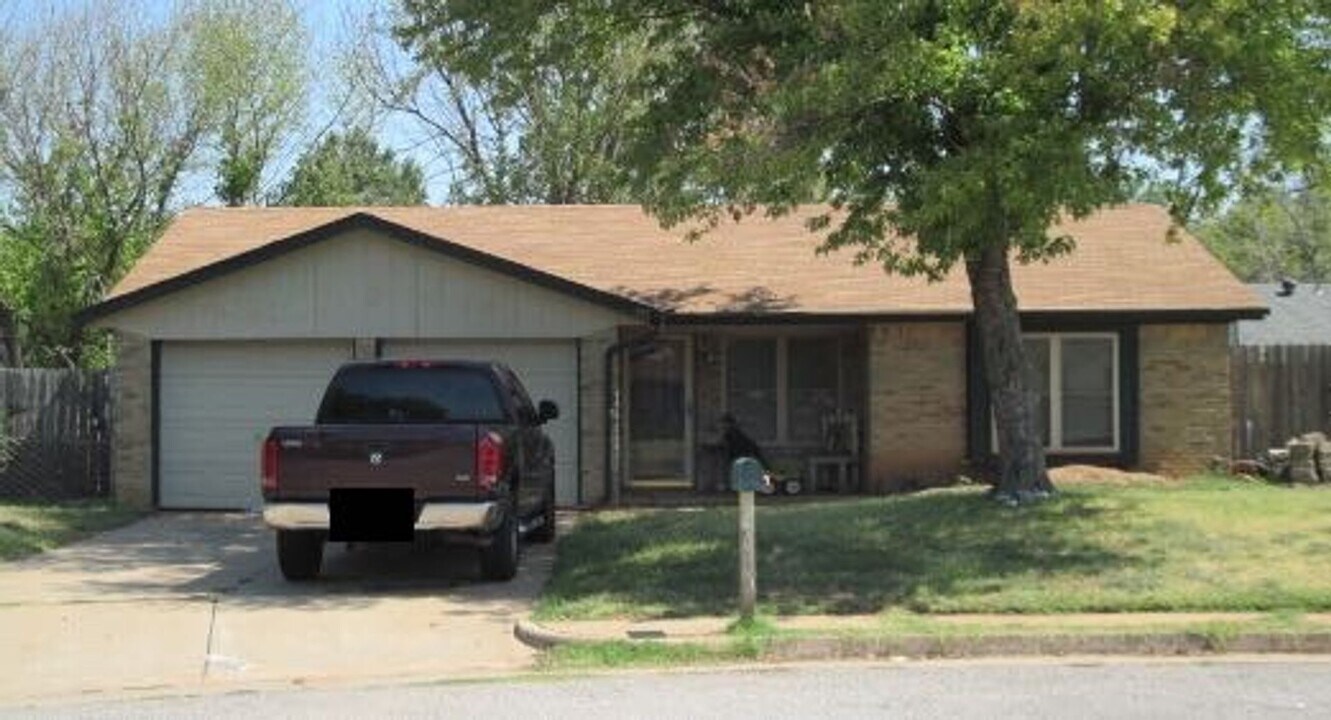 605 Jasmine Pl in Edmond, OK - Building Photo