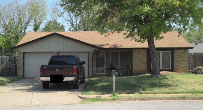 property at 605 Jasmine Pl