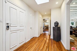 1323 Roscomare Rd in Los Angeles, CA - Building Photo - Building Photo
