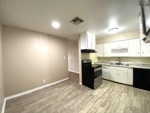 1442 Deville St in Wichita Falls, TX - Building Photo - Building Photo