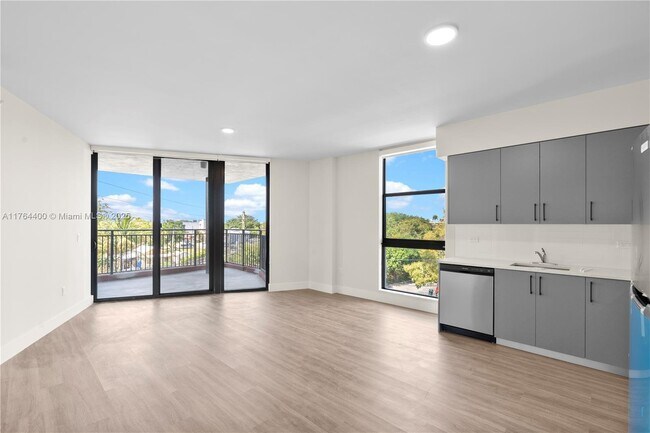 1536 NW 15th Ave, Unit 103 in Miami, FL - Foto de edificio - Building Photo
