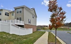 23018 Meadow Mist Rd in Clarksburg, MD - Foto de edificio - Building Photo