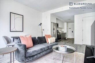 949 1st St SE, Unit FL10-ID303 in Washington, DC - Foto de edificio - Building Photo