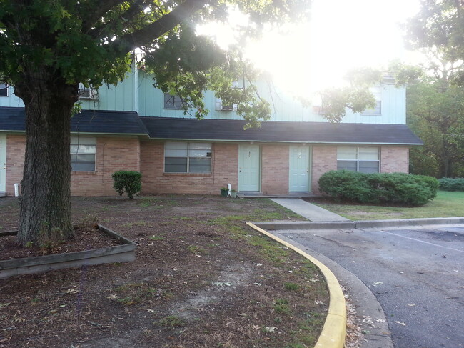 Chester Manor Apartments in Chester, SC - Building Photo - Building Photo