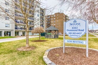 6563-6563 Drummond Rd in Niagara Falls, ON - Building Photo - Building Photo