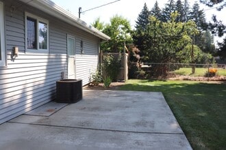 1119 Joseph St in Moscow, ID - Foto de edificio - Building Photo