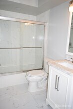 1724 Waterford Dr in Edison, NJ - Building Photo - Building Photo
