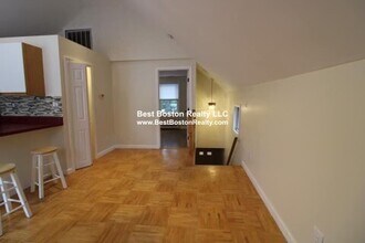22 Lakeside Ave in Dedham, MA - Building Photo - Building Photo