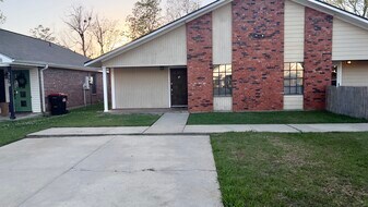 313 Titan Dr, Unit B in Lafayette, LA - Building Photo
