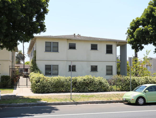 3800 Marcasel Ave in Los Angeles, CA - Foto de edificio - Building Photo