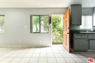 26 Ozone Ave in Los Angeles, CA - Building Photo - Building Photo