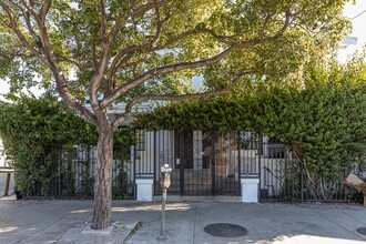 858 N Virgil Ave in Los Angeles, CA - Building Photo - Building Photo