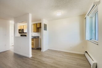 Casa Serena Apartments in Aurora, CO - Foto de edificio - Building Photo