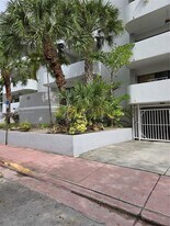 130 S Shore Dr in Miami Beach, FL - Building Photo