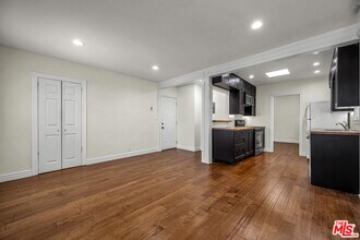 947 Hilldale Ave in West Hollywood, CA - Building Photo - Building Photo