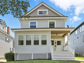 3710 Hyde Park Ave, Unit 1 in Cincinnati, OH - Building Photo