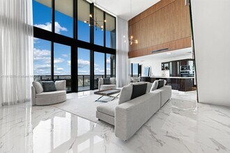 18555 Collins Ave in Sunny Isles Beach, FL - Building Photo - Building Photo