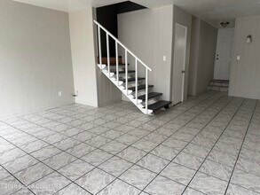 1010 N Fiske Blvd in Cocoa, FL - Foto de edificio - Building Photo