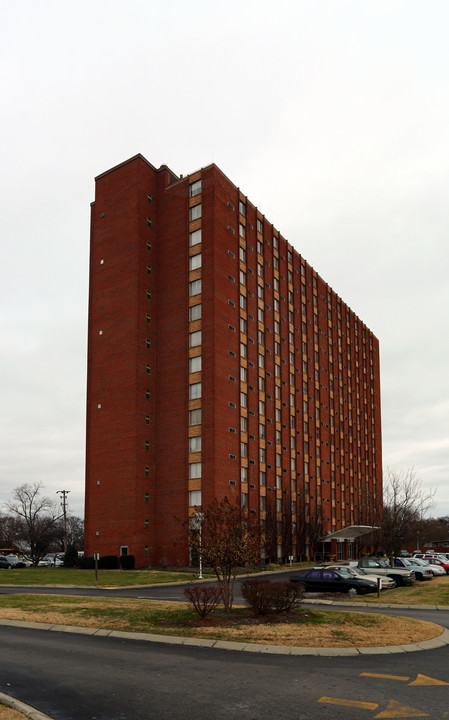 Radnor Towers in Nashville, TN - Building Photo