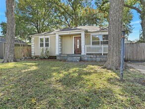 3960 Lively Ln in Dallas, TX - Building Photo - Building Photo