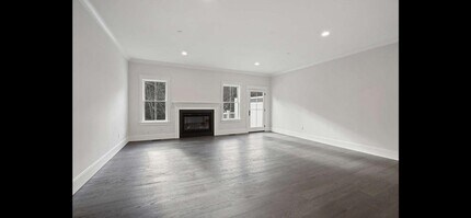 10 Southfield Ln in Sherborn, MA - Foto de edificio - Building Photo