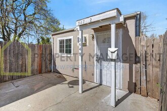 3647 18th Ave in Sacramento, CA - Building Photo - Building Photo