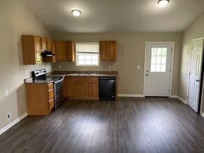 1412 E Church St in Greeneville, TN - Building Photo - Building Photo