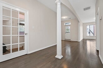 1739 W Beach Ave, Unit 2 in Chicago, IL - Foto de edificio - Building Photo