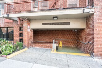 136-04 Main St in Flushing, NY - Building Photo - Building Photo