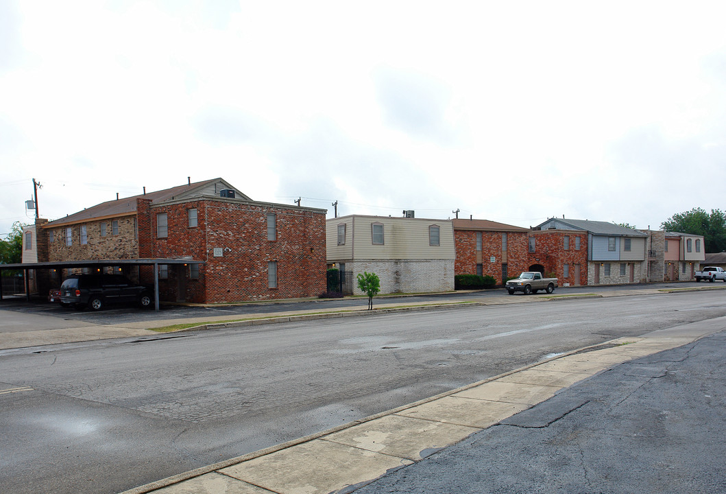 Contessa Townhomes in San Antonio, TX - Building Photo