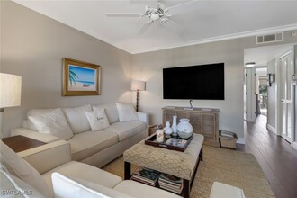 2900 Gulf Shore Blvd N in Naples, FL - Building Photo - Building Photo