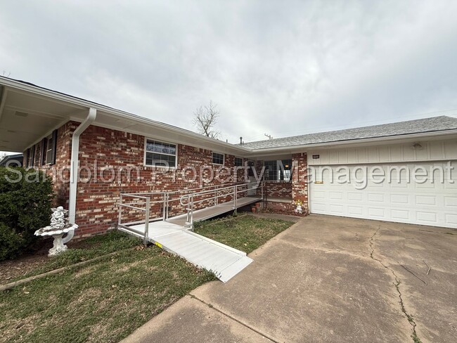 2908 S Braden Ave in Tulsa, OK - Building Photo - Building Photo