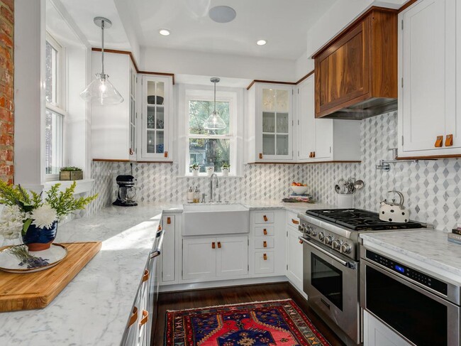 property at 1450 T St NW