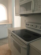 10770 NW 66th St, Unit 414 in Doral, FL - Building Photo - Building Photo