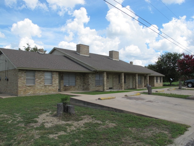 1108-1114 W 2nd St in Brady, TX - Building Photo - Building Photo