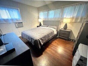 208 Broadway in Massapequa Park, NY - Foto de edificio - Building Photo